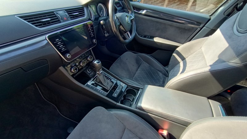 Skoda Superb Sportline Dsg (24)